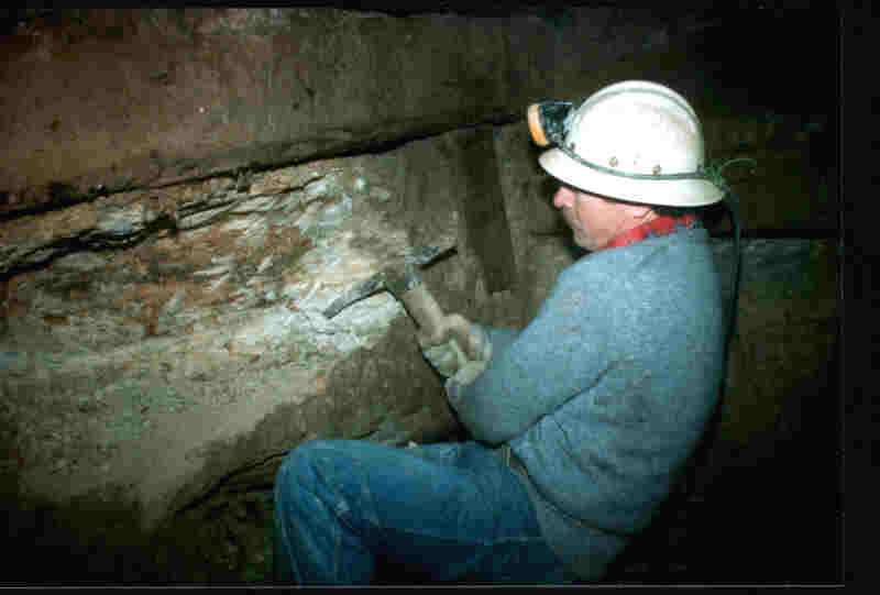 preparing a hitch in footway shaft.jpg